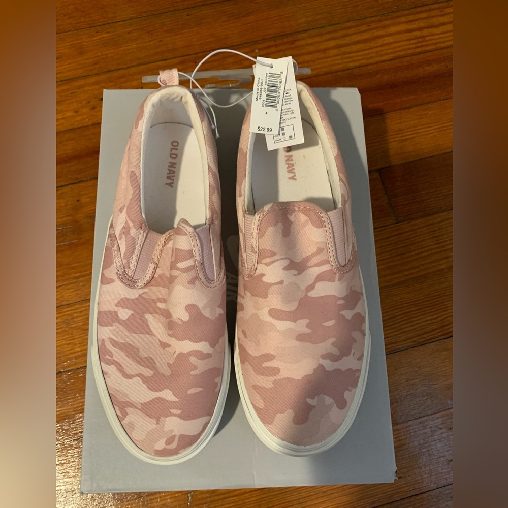 Girls sneakers